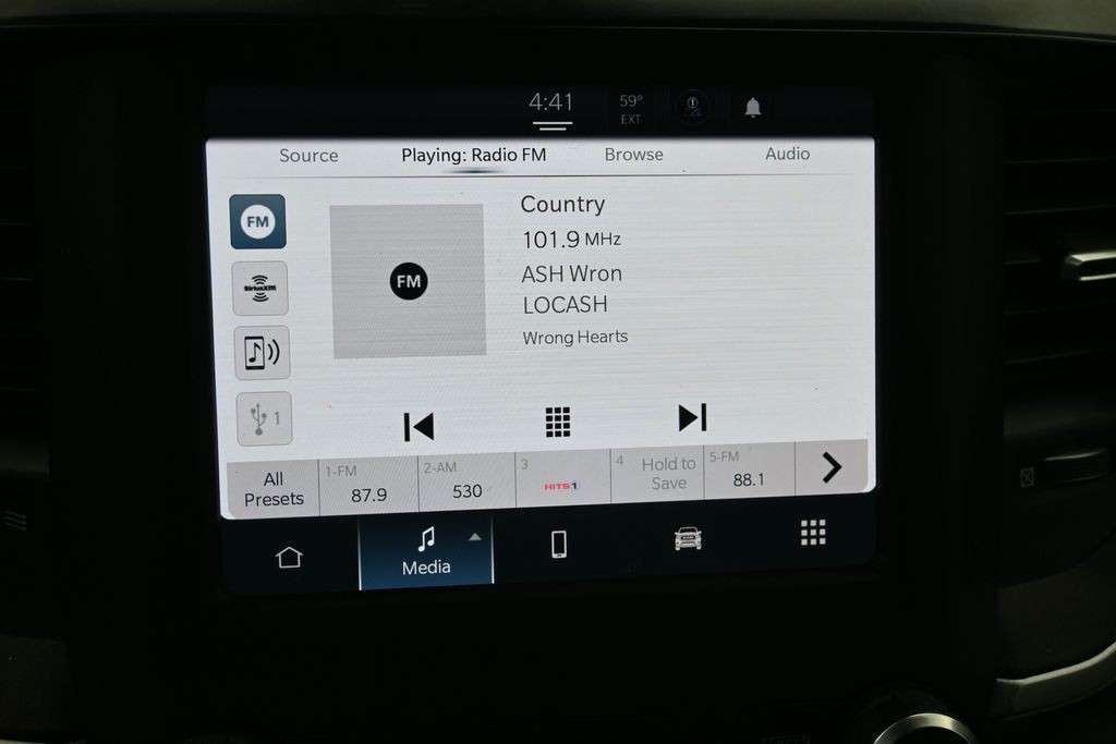 Ram 1500 Vehicle Full-screen Gallery Image 11