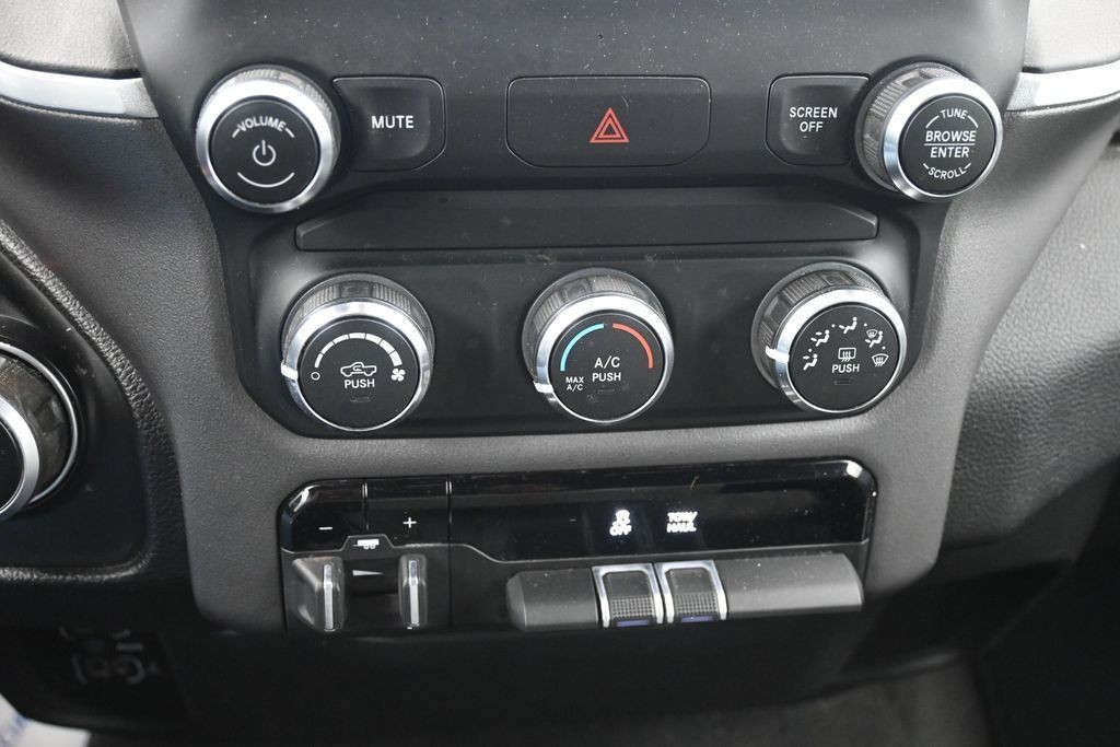 Ram 1500 Vehicle Full-screen Gallery Image 13