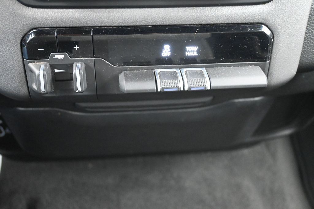 Ram 1500 Vehicle Full-screen Gallery Image 14