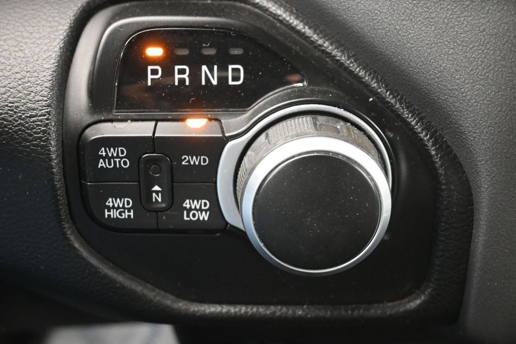 Ram 1500 Vehicle Full-screen Gallery Image 16