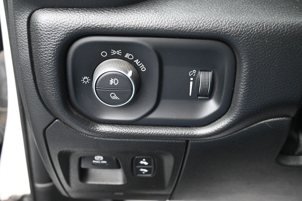 Ram 1500 Vehicle Full-screen Gallery Image 19