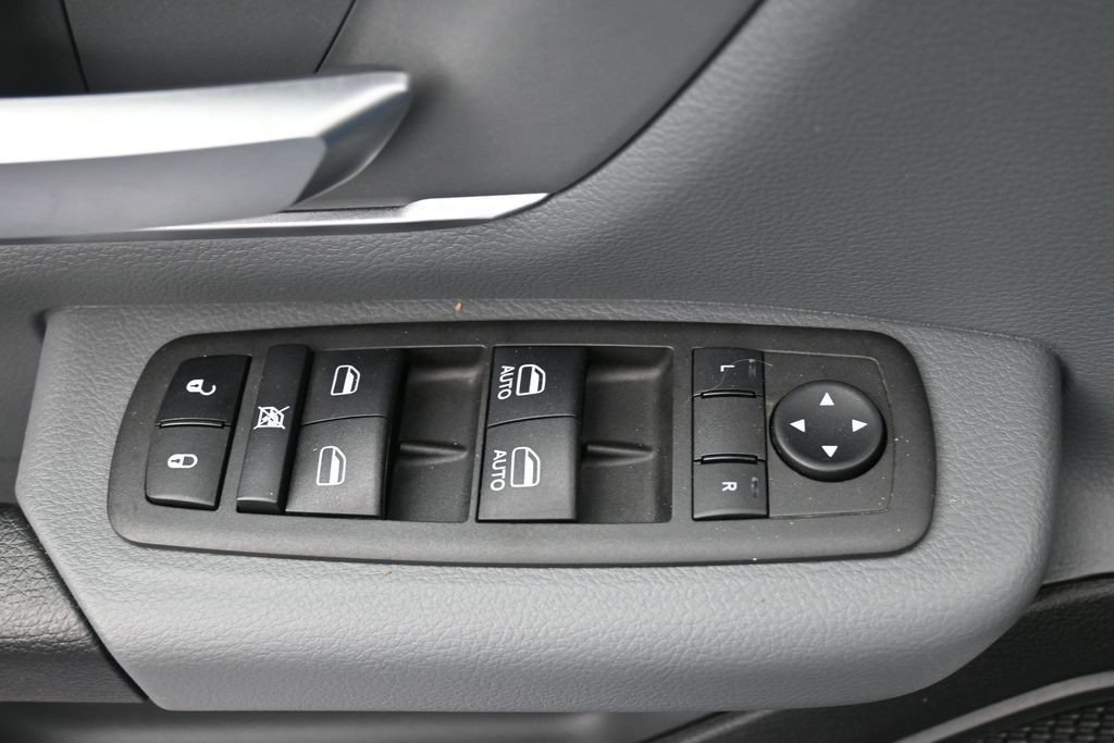 Ram 1500 Vehicle Full-screen Gallery Image 21
