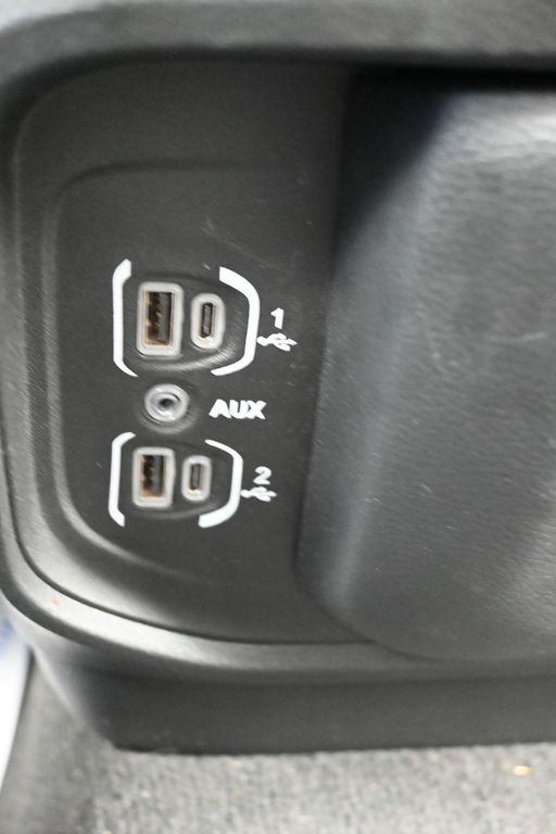 Ram 1500 Vehicle Full-screen Gallery Image 15