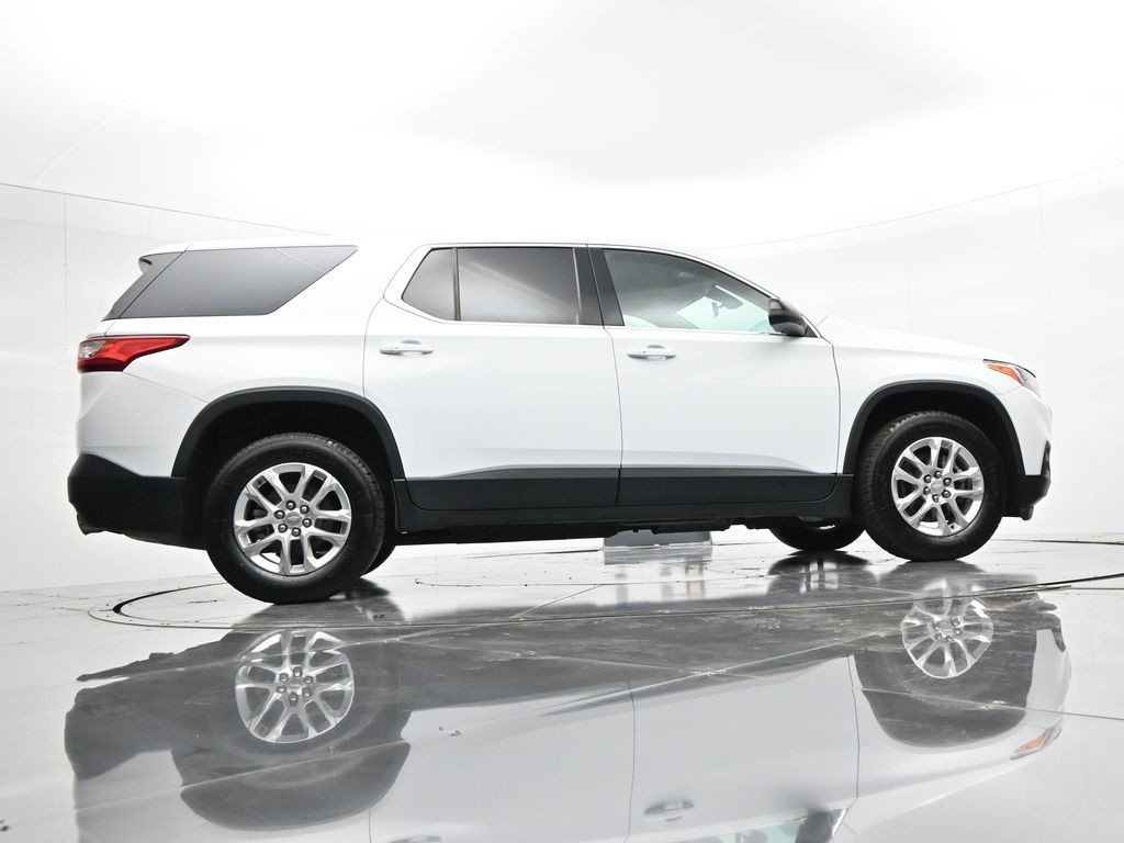 Chevrolet Traverse Vehicle Full-screen Gallery Image 29