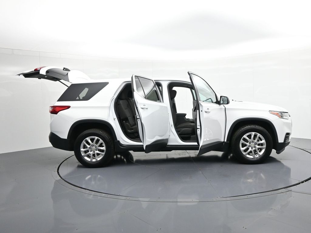 Chevrolet Traverse Vehicle Full-screen Gallery Image 30