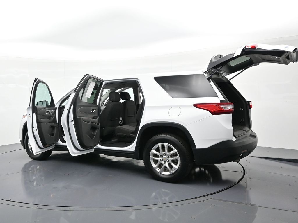 Chevrolet Traverse Vehicle Full-screen Gallery Image 31