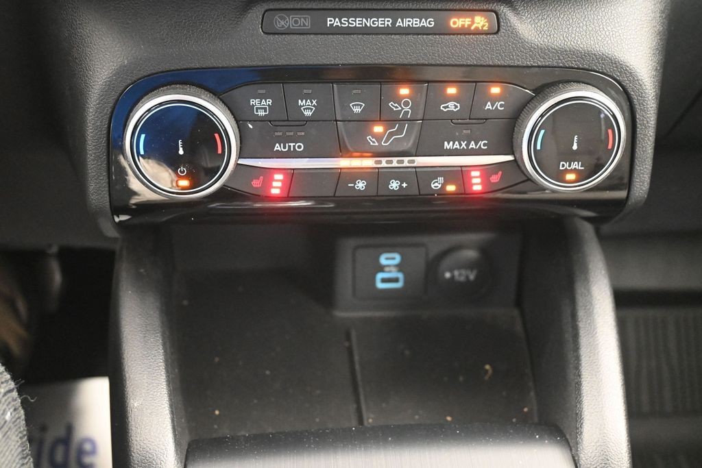 Ford Escape Vehicle Full-screen Gallery Image 14