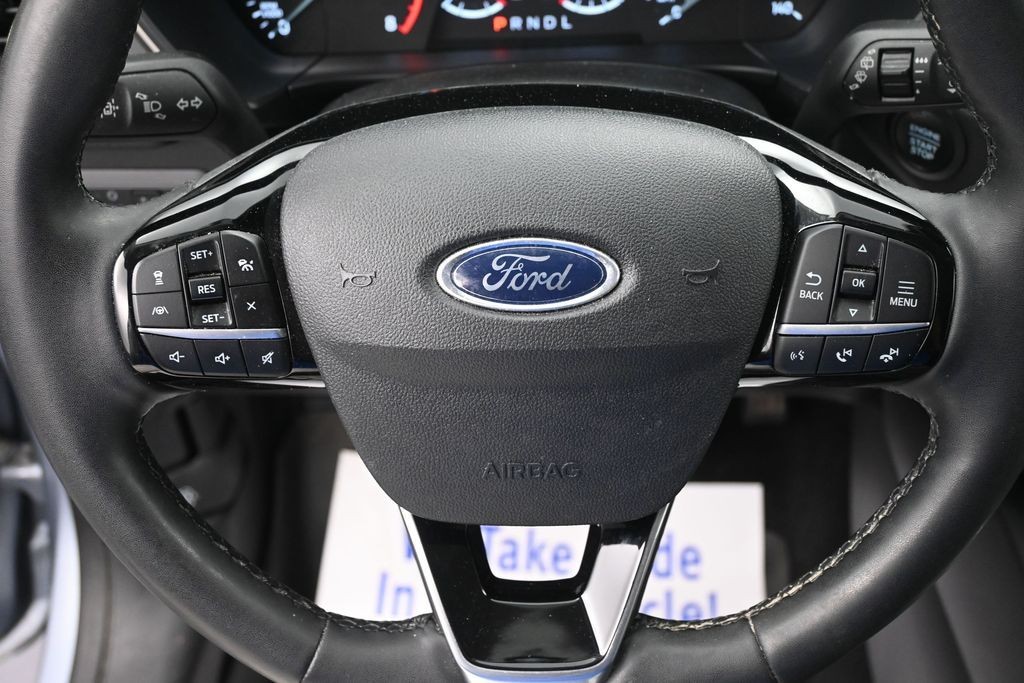 Ford Escape Vehicle Full-screen Gallery Image 16