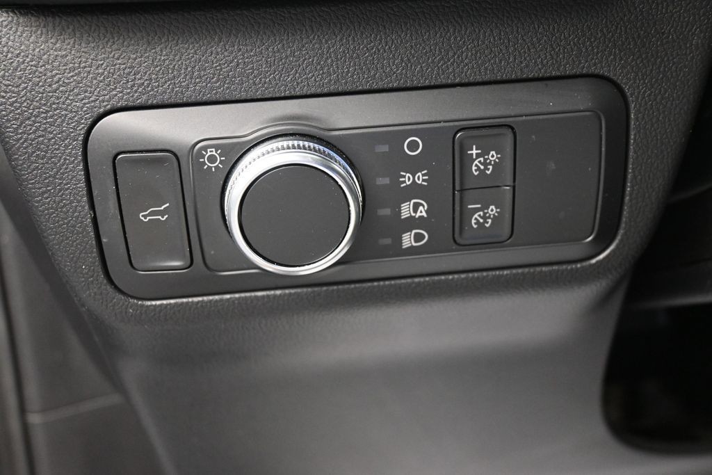 Ford Escape Vehicle Full-screen Gallery Image 19