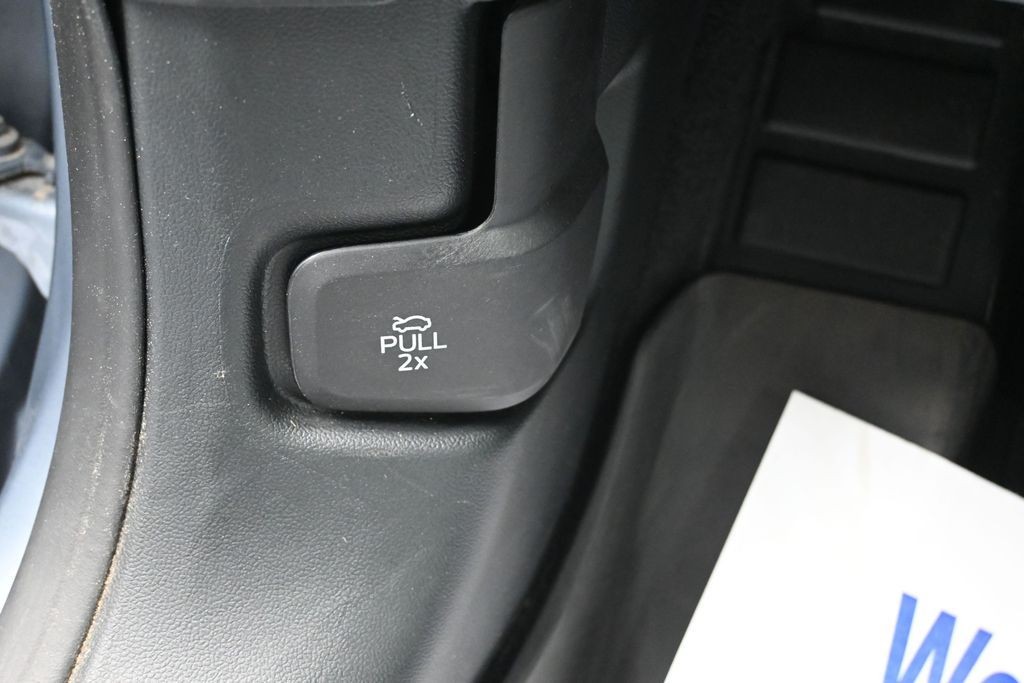 Ford Escape Vehicle Full-screen Gallery Image 21