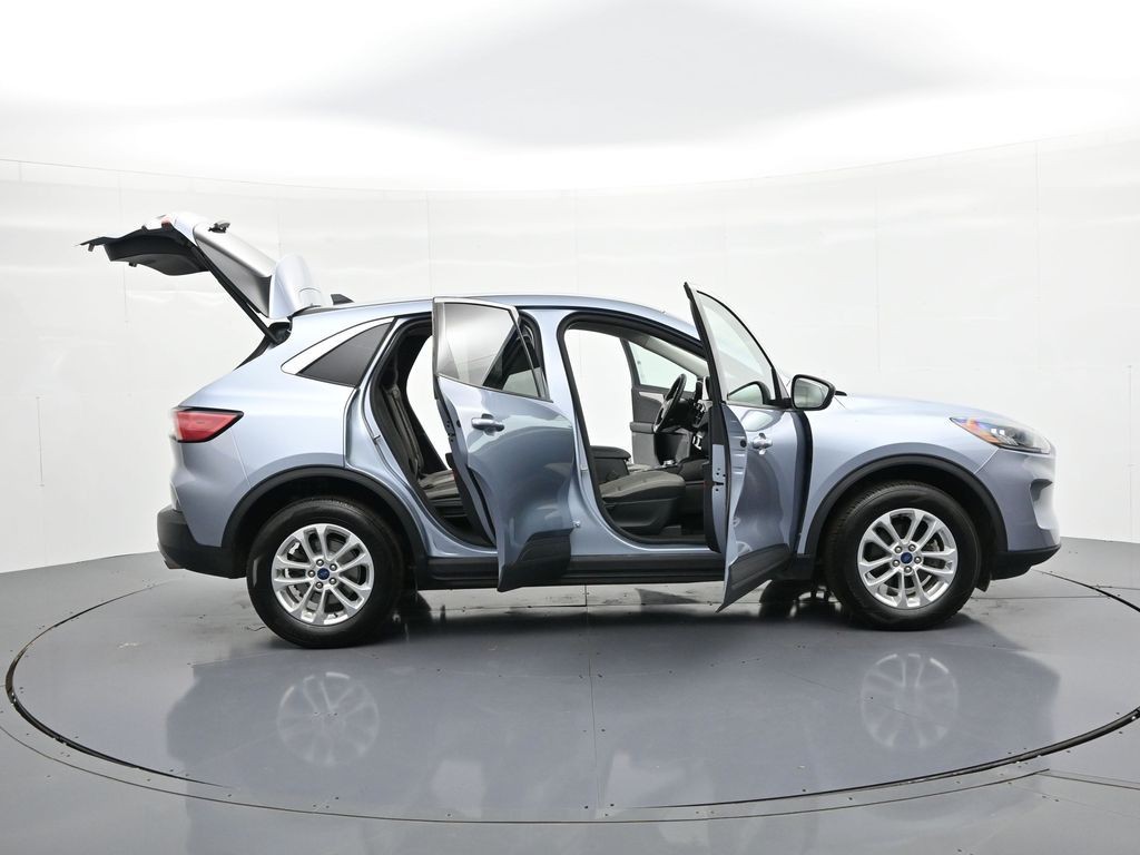 Ford Escape Vehicle Full-screen Gallery Image 30