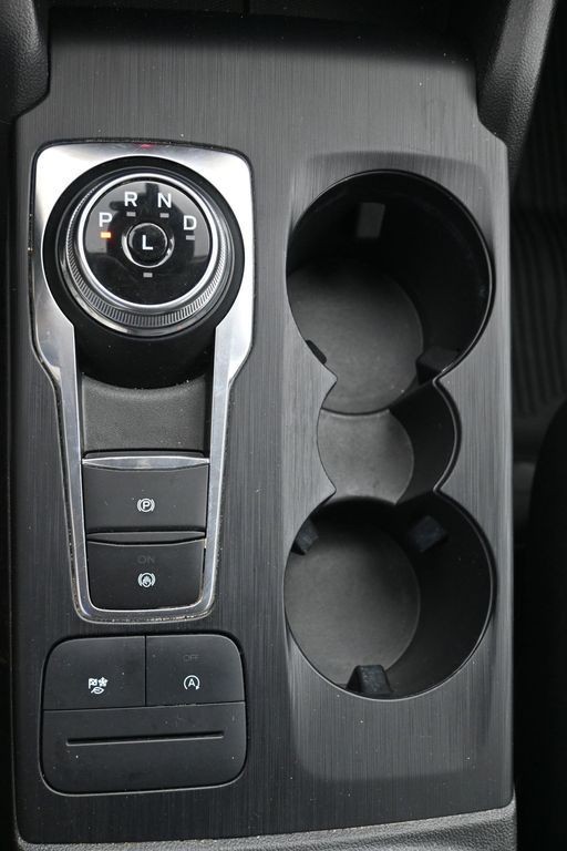 Ford Escape Vehicle Full-screen Gallery Image 15