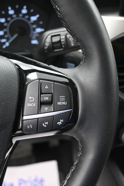 Ford Escape Vehicle Full-screen Gallery Image 17