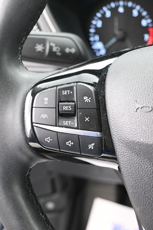Ford Escape Vehicle Full-screen Gallery Image 18