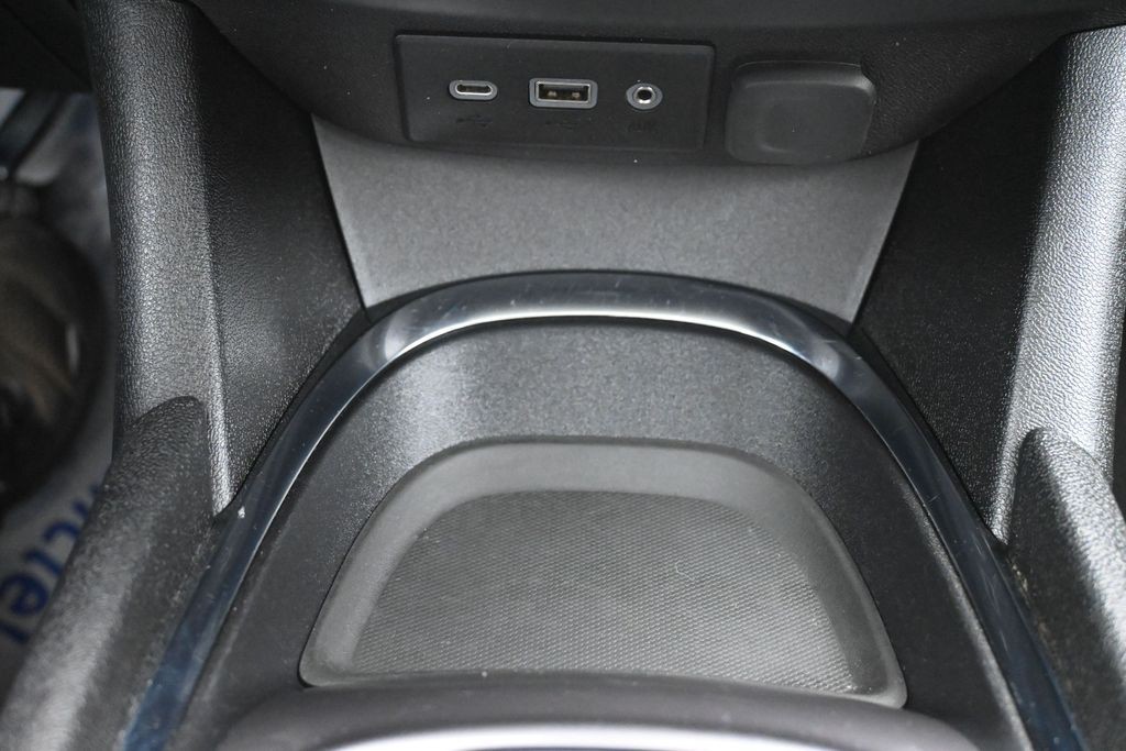Chevrolet Malibu Vehicle Full-screen Gallery Image 14