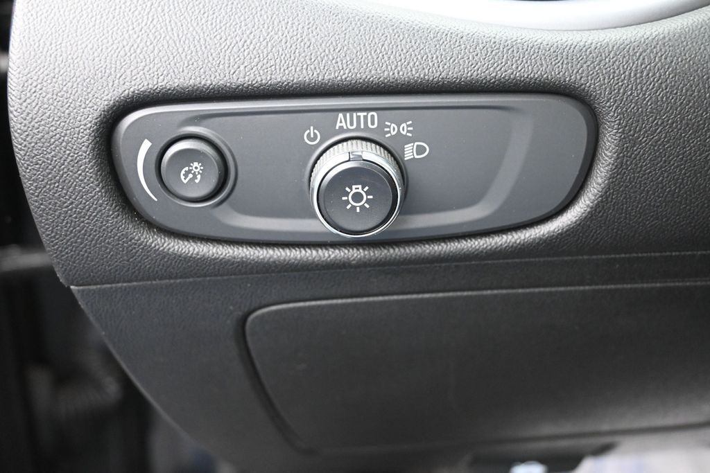 Chevrolet Malibu Vehicle Full-screen Gallery Image 18