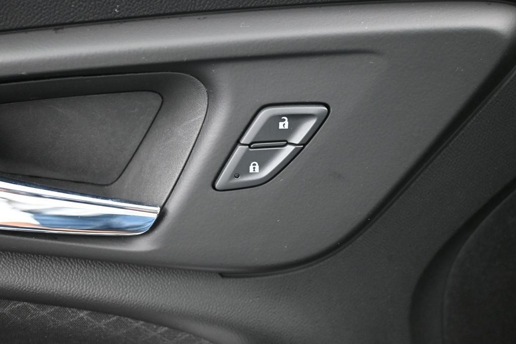 Chevrolet Malibu Vehicle Full-screen Gallery Image 19