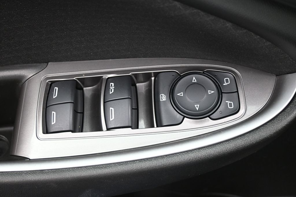 Chevrolet Malibu Vehicle Full-screen Gallery Image 20