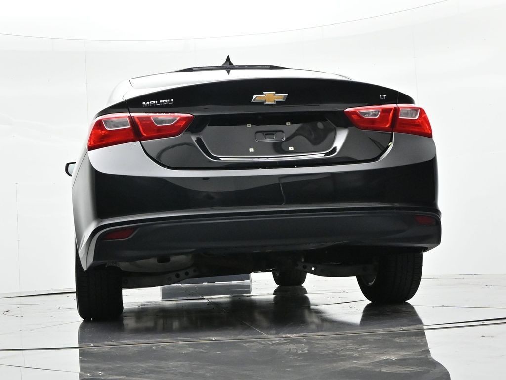 Chevrolet Malibu Vehicle Full-screen Gallery Image 26