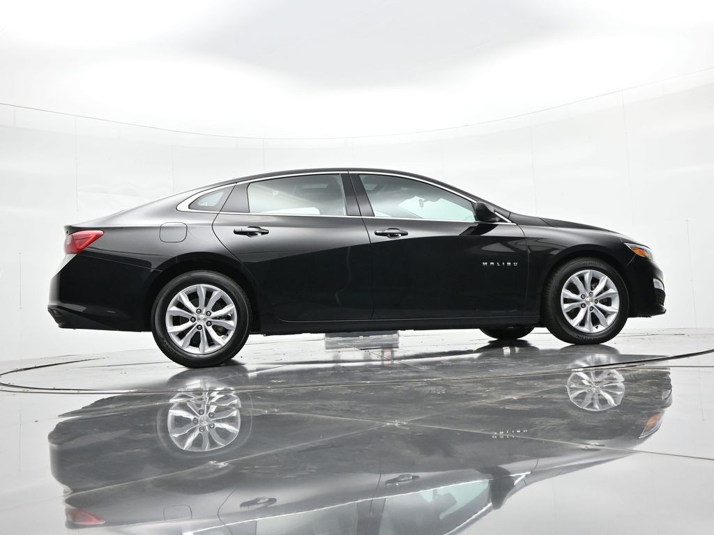 Chevrolet Malibu Vehicle Full-screen Gallery Image 28