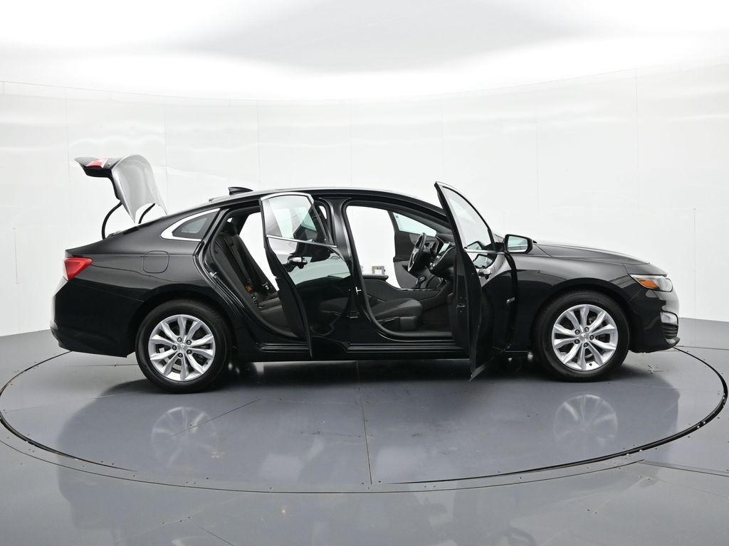 Chevrolet Malibu Vehicle Full-screen Gallery Image 29