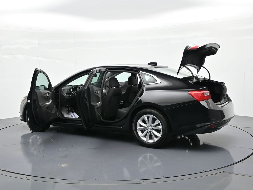 Chevrolet Malibu Vehicle Full-screen Gallery Image 30