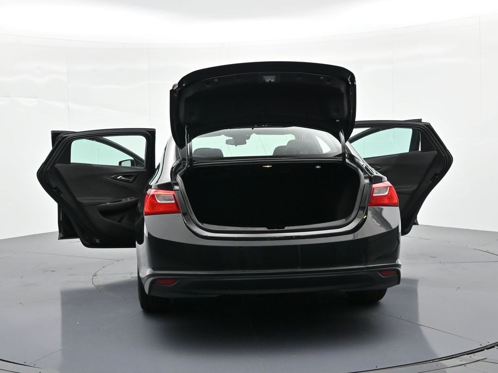 Chevrolet Malibu Vehicle Full-screen Gallery Image 32