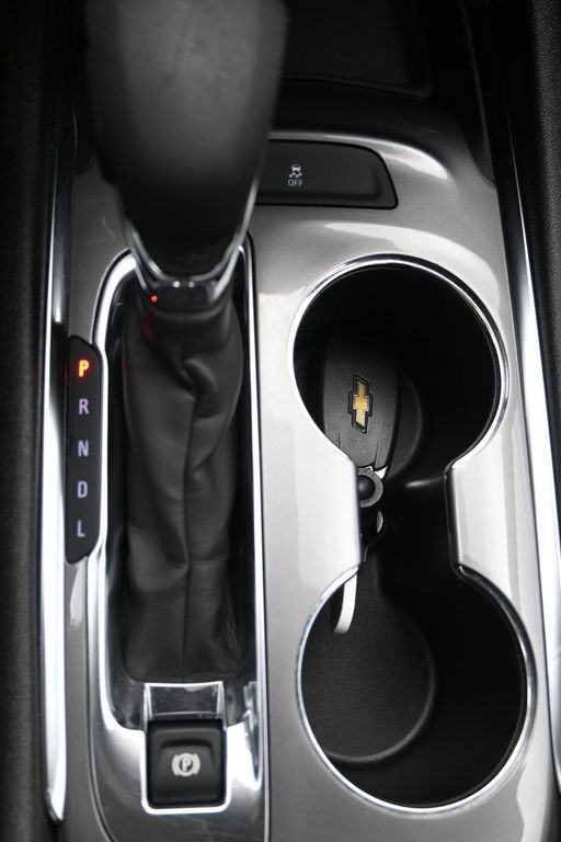 Chevrolet Malibu Vehicle Full-screen Gallery Image 16