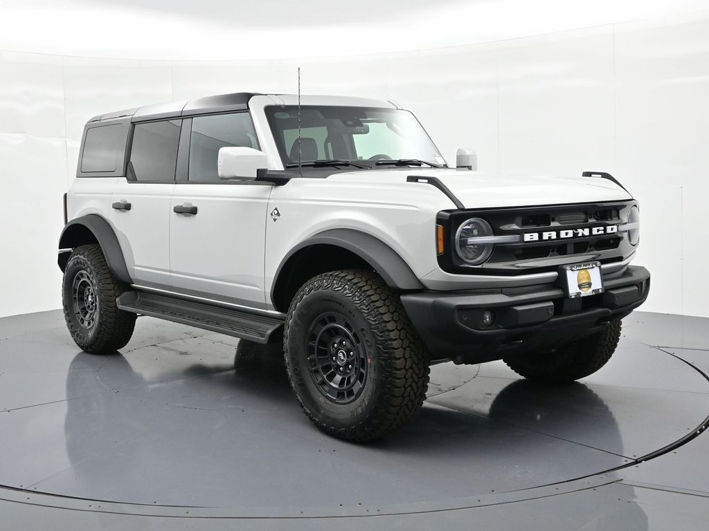 Ford Bronco Vehicle Full-screen Gallery Image 4