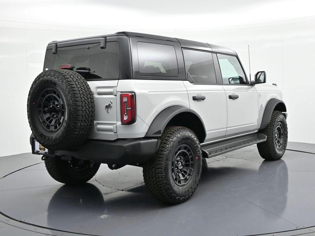 Ford Bronco Vehicle Full-screen Gallery Image 6