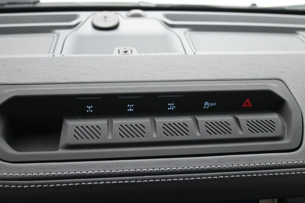 Ford Bronco Vehicle Full-screen Gallery Image 11