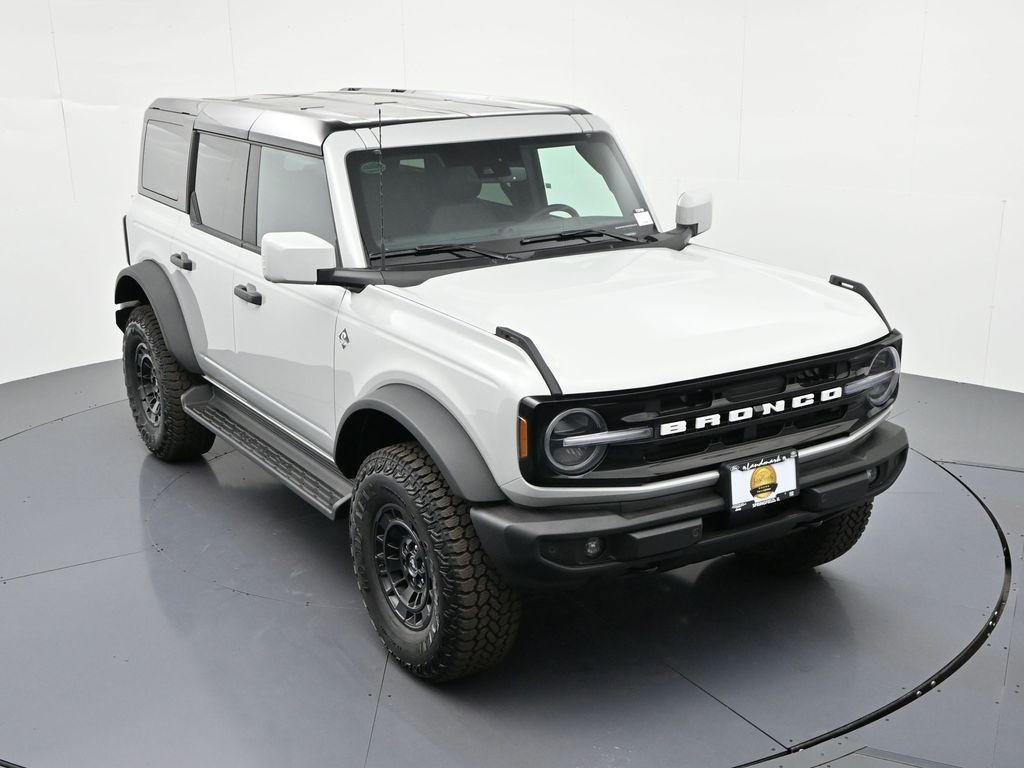 Ford Bronco Vehicle Full-screen Gallery Image 24