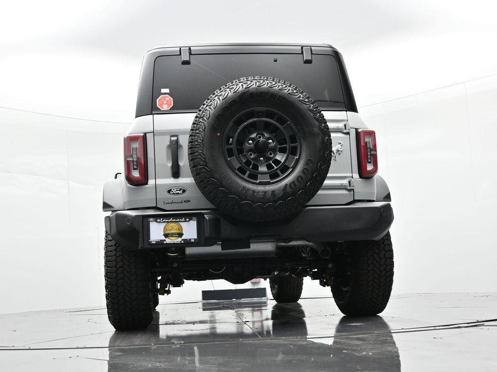 Ford Bronco Vehicle Full-screen Gallery Image 29