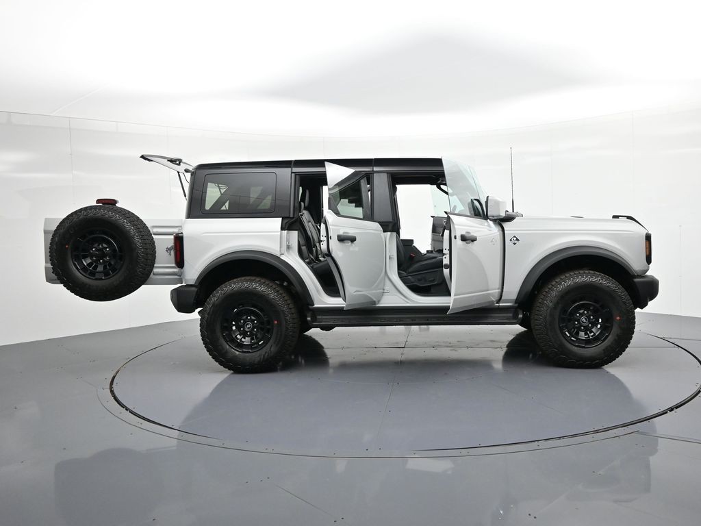 Ford Bronco Vehicle Full-screen Gallery Image 32
