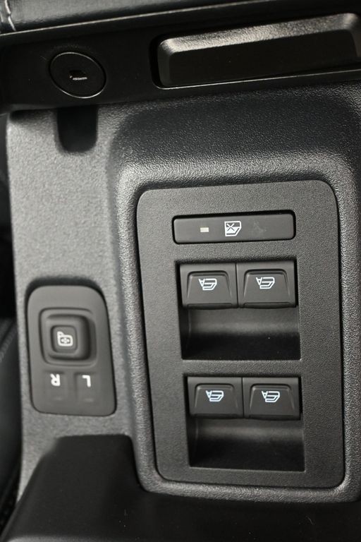 Ford Bronco Vehicle Full-screen Gallery Image 17