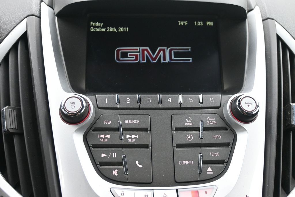 GMC Terrain Vehicle Full-screen Gallery Image 11