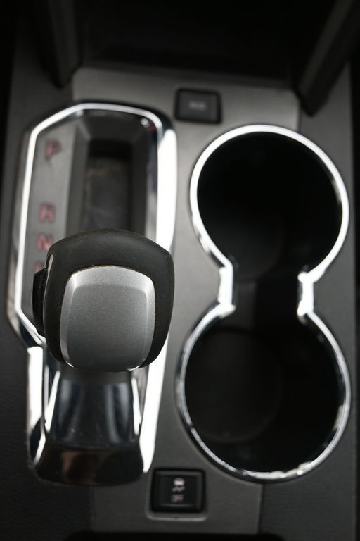 GMC Terrain Vehicle Full-screen Gallery Image 15