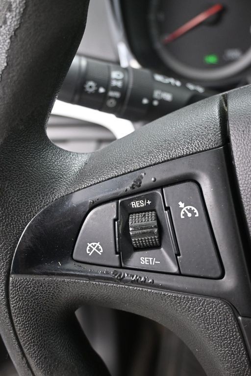 GMC Terrain Vehicle Full-screen Gallery Image 18