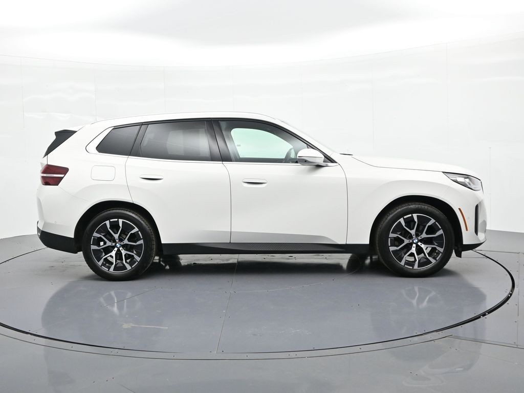 BMW X3 Vehicle Full-screen Gallery Image 05