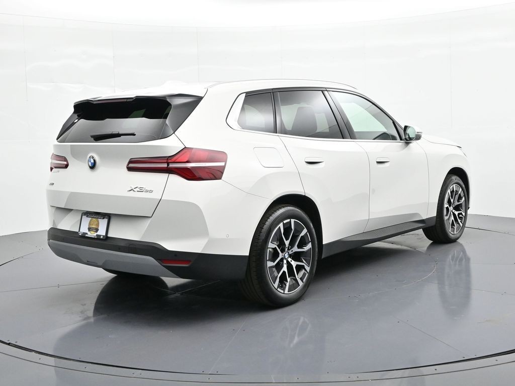 BMW X3 Vehicle Full-screen Gallery Image 06