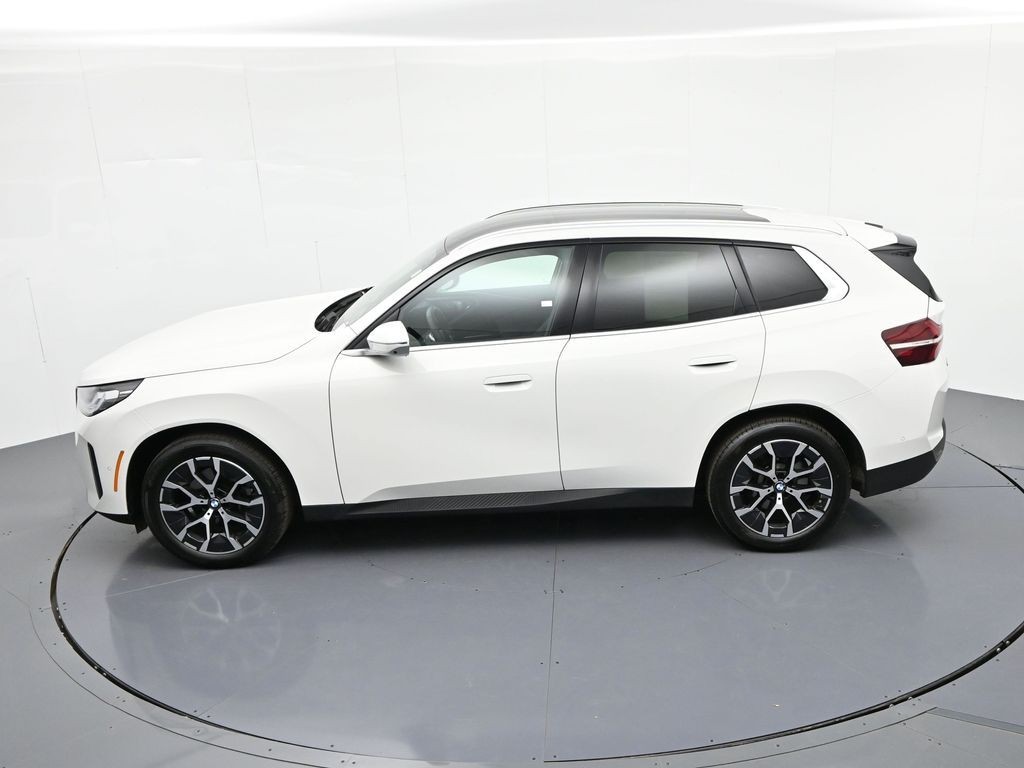 BMW X3 Vehicle Full-screen Gallery Image 22