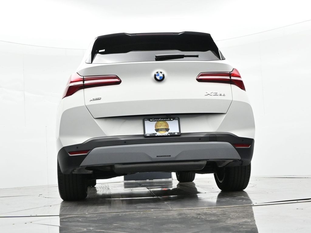 BMW X3 Vehicle Full-screen Gallery Image 24