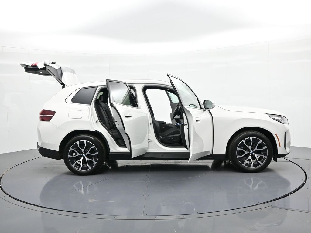 BMW X3 Vehicle Full-screen Gallery Image 27
