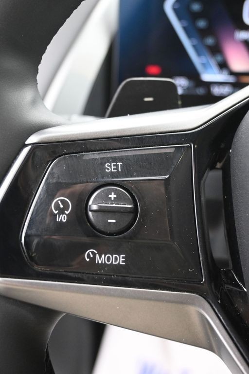 BMW X3 Vehicle Full-screen Gallery Image 16