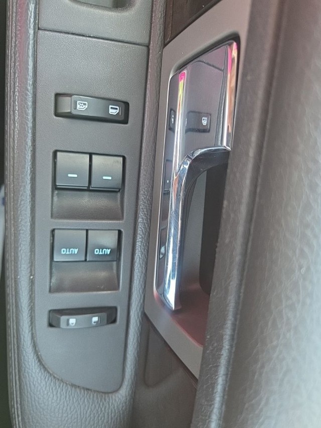 Ford F-150 Vehicle Full-screen Gallery Image 11