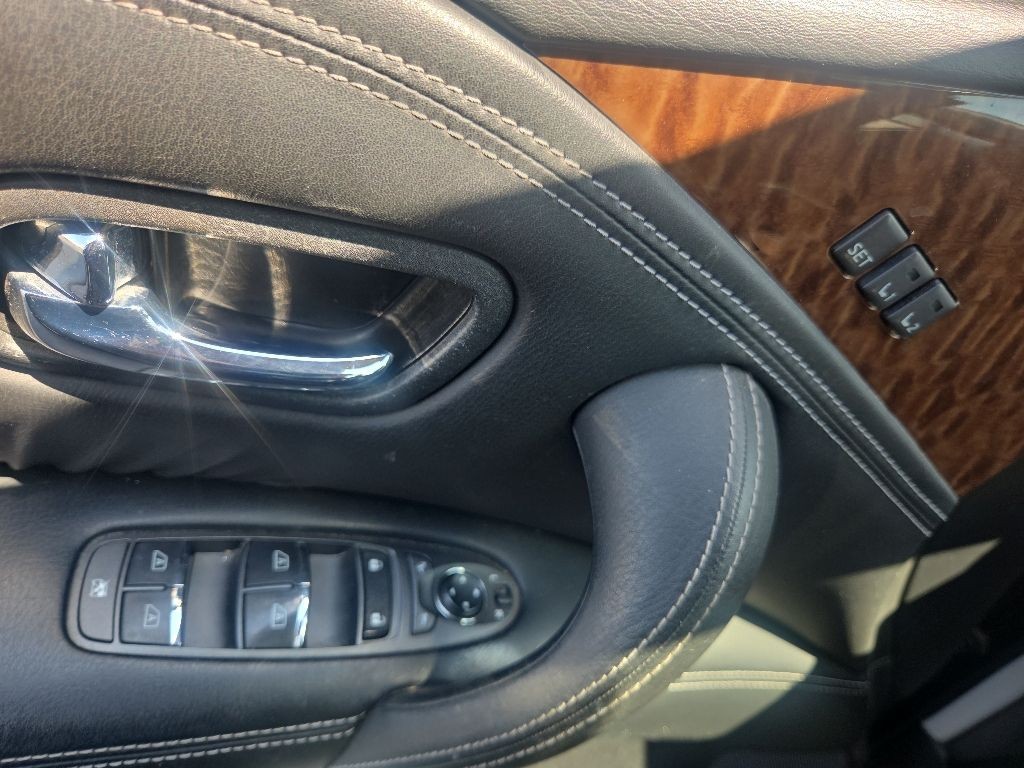 Nissan Armada Vehicle Full-screen Gallery Image 9
