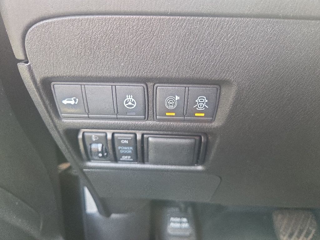 Nissan Armada Vehicle Full-screen Gallery Image 10