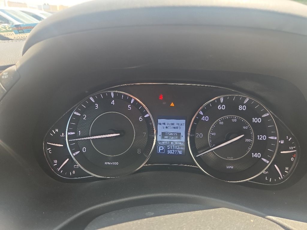 Nissan Armada Vehicle Full-screen Gallery Image 11