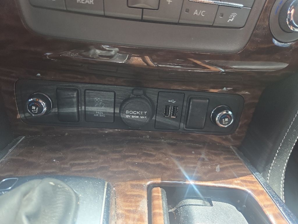 Nissan Armada Vehicle Full-screen Gallery Image 15