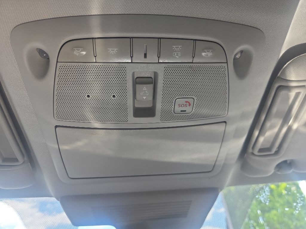 Nissan Armada Vehicle Full-screen Gallery Image 17